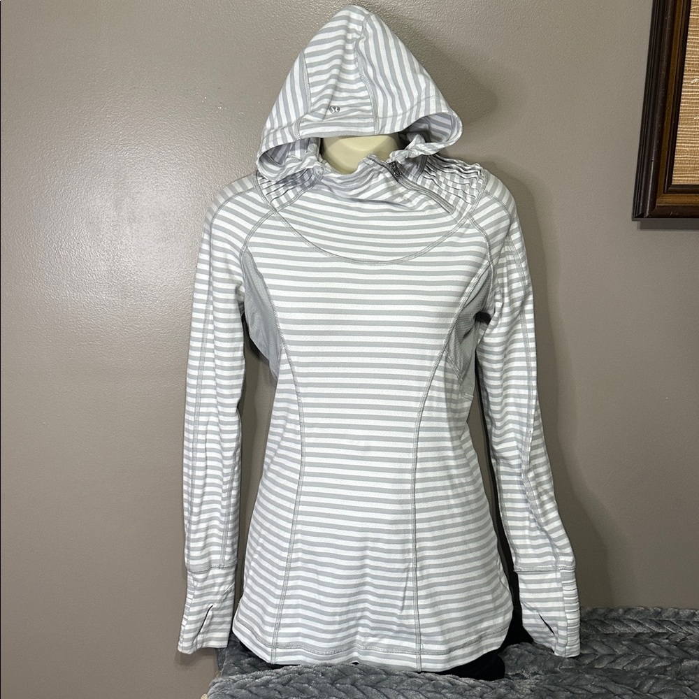 Lululemon Run: Back On Track Pullover
White & Silver Stripe lightweight hoodie 6 - Picture 3 of 7